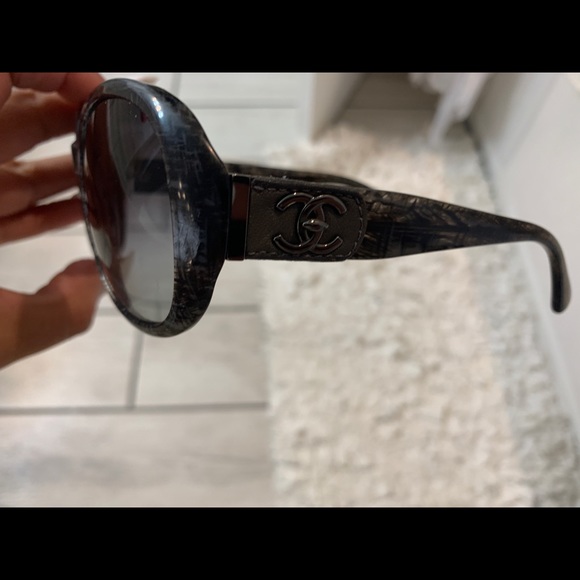 Gorgeous Authentic Chanel Sunnys! Good Cond - Picture 3 of 10